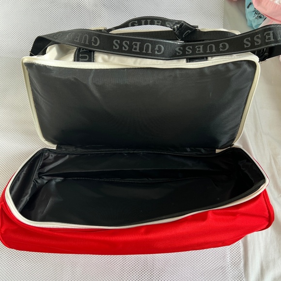 GUESS Bag Tote Gym Weekend Logo White Red Black Lightweight Duffle Travel - Picture 6 of 9